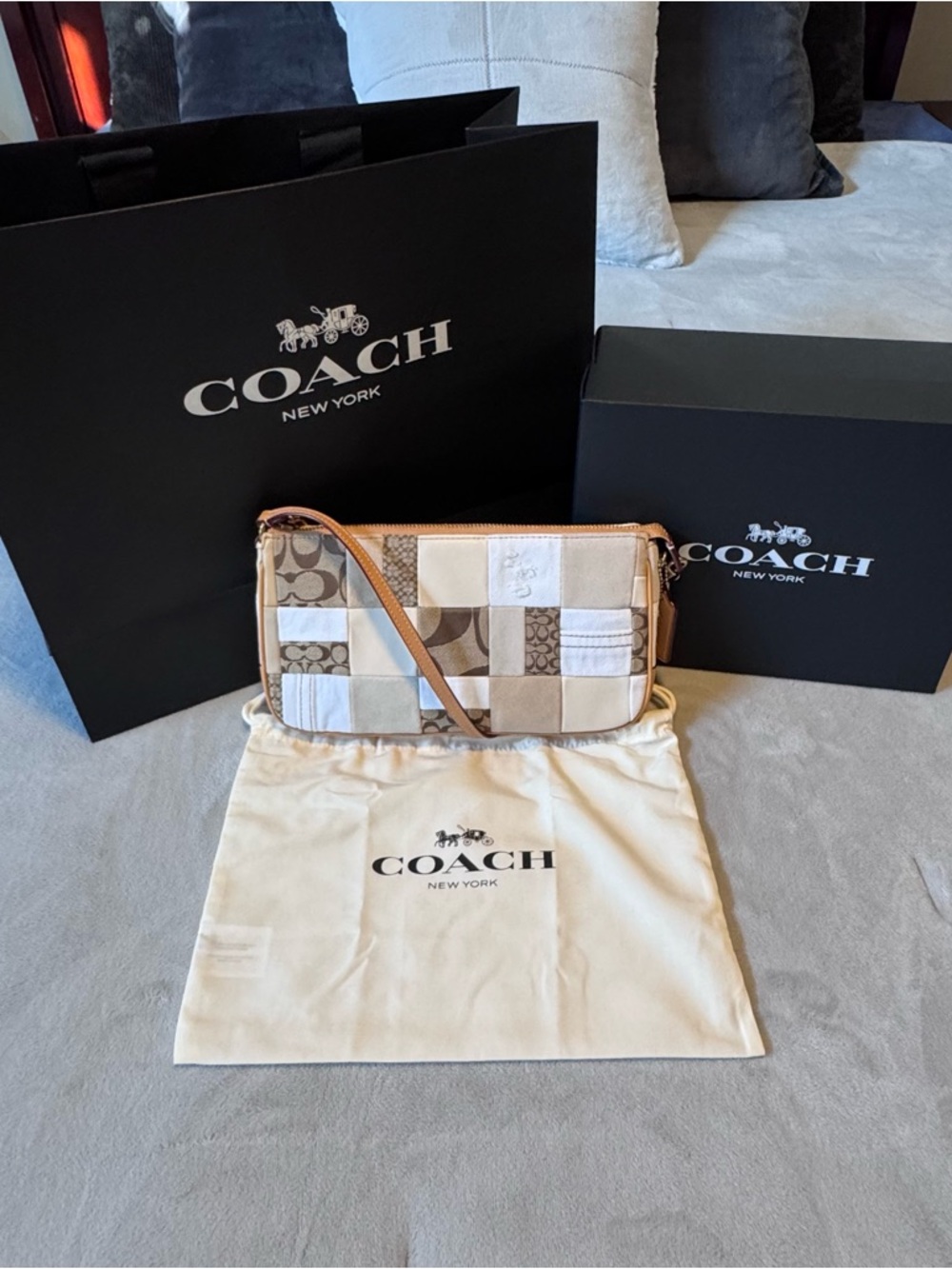 COACH Patchwork Signature shoulderbag in Beige, Tan and Cream